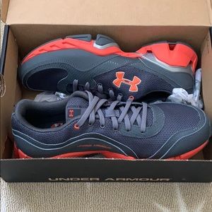 Under Armour sneakers 6.5 youth
